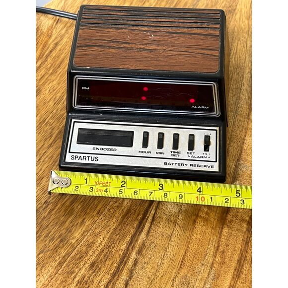 Vintage Spartus Digital Alarm Clock Wood Grain Look Retro Bedside Collectible - Picture 7 of 7